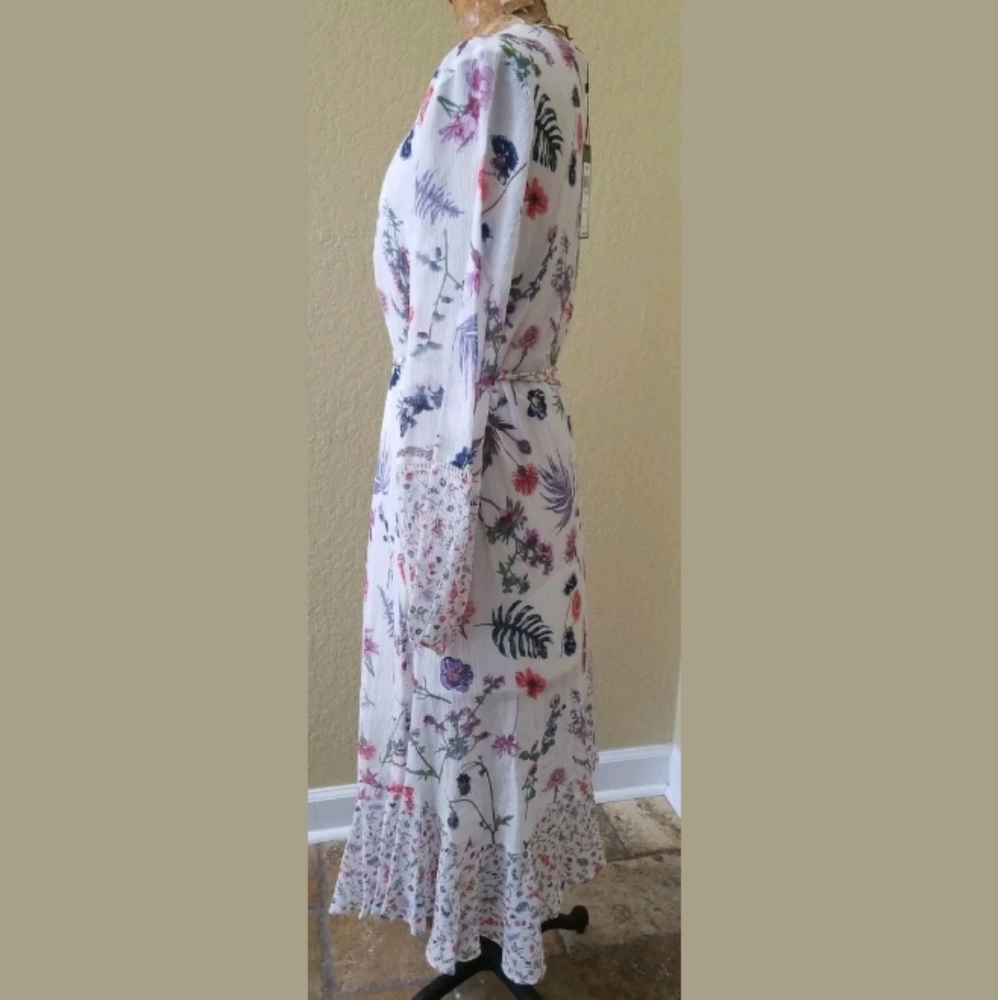 SOLD..NWT BEAUTIFUL BCBGMAXAZRIA Wildflowers Dress - Picture 8 of 8